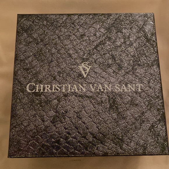 Christian Van Sant gold round watch with crystal halo - Picture 5 of 5